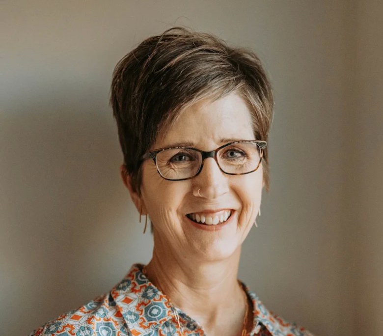 Portrait of Kelly Wood, LCSW.